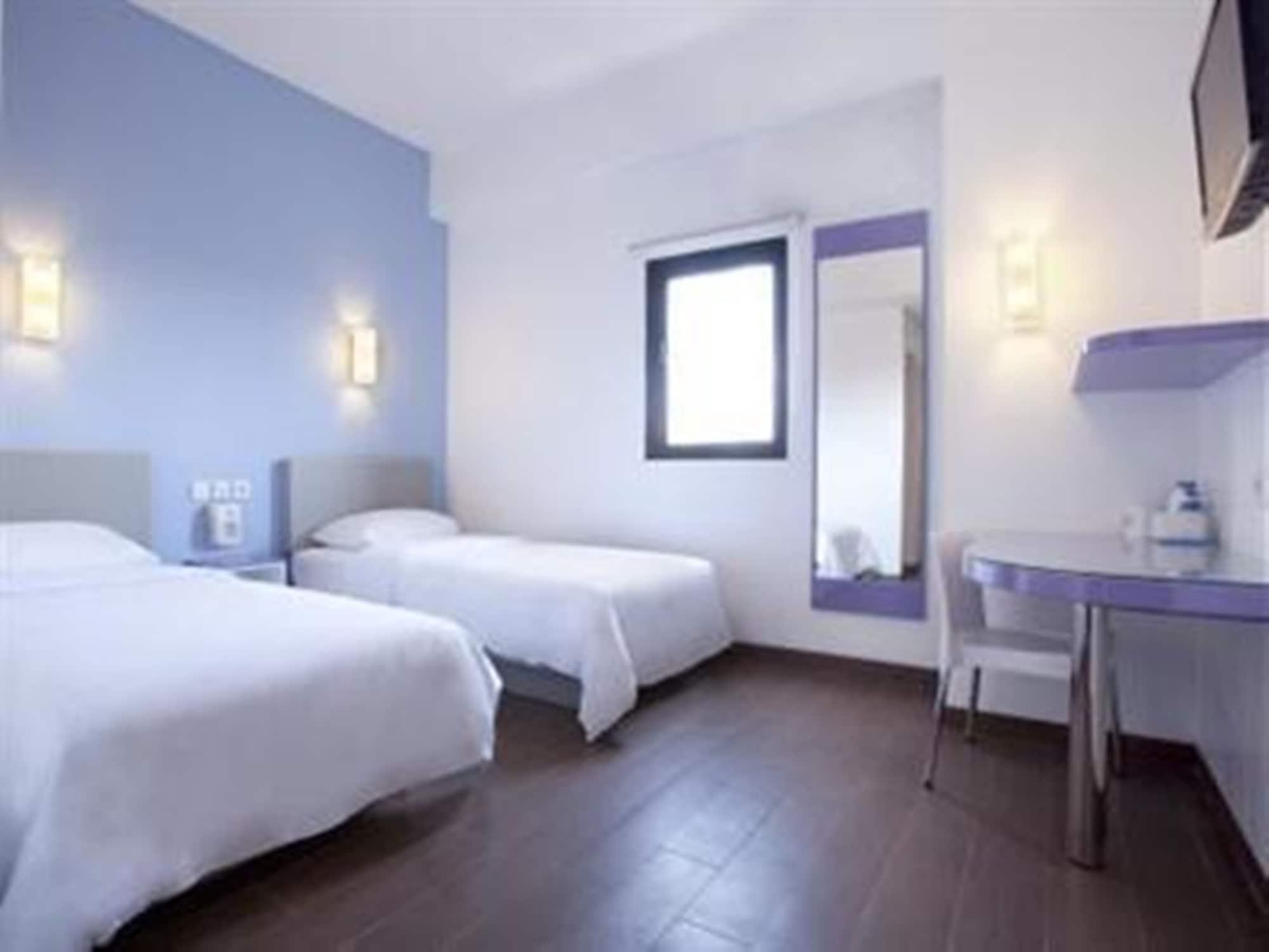 Amaris Hotel Thamrin City Jakarta Exterior photo